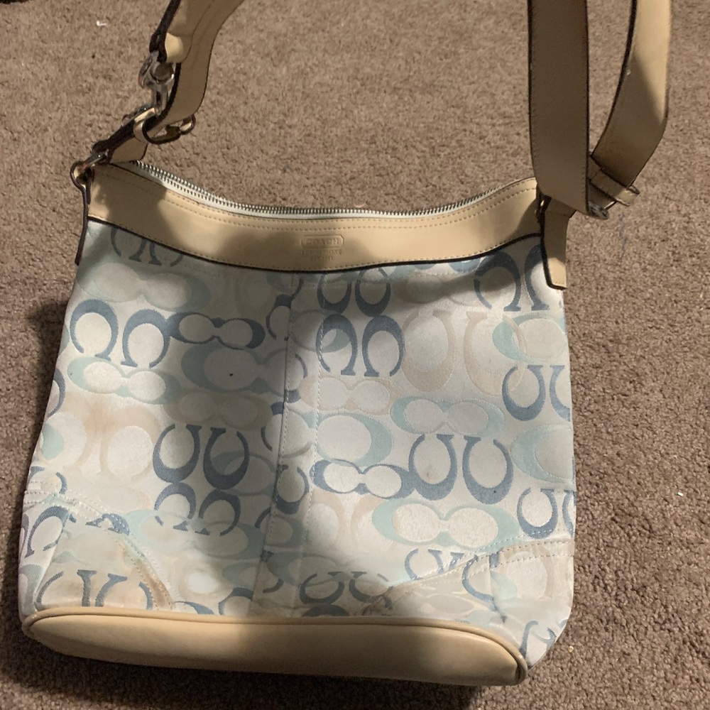 Coach purse lightly used! Very great for spring
